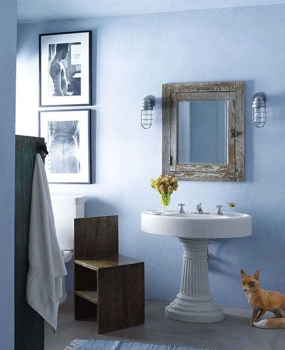 A serene all-blue bathroom
